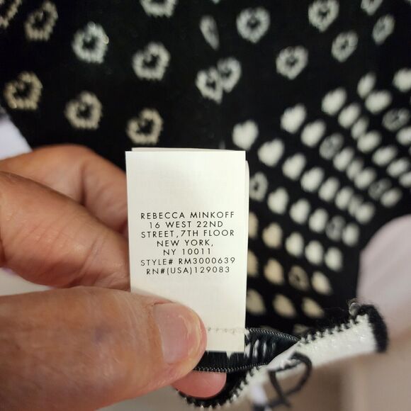 Rebecca Minkoff Heart Shawl Scarf Reversable Black & White New with Tags - Picture 4 of 10